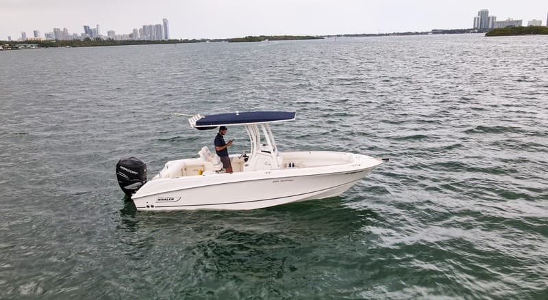 2015 BOSTON WHALER 220 OUTRAGE