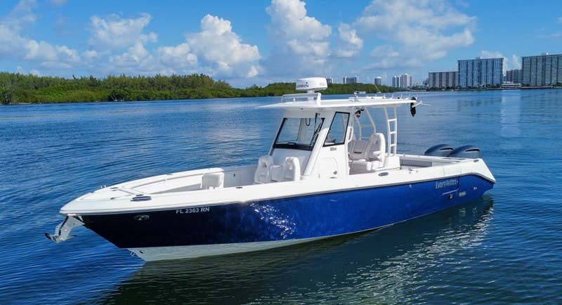 2018 EVERGLADES 335 CENTER CONSOLE