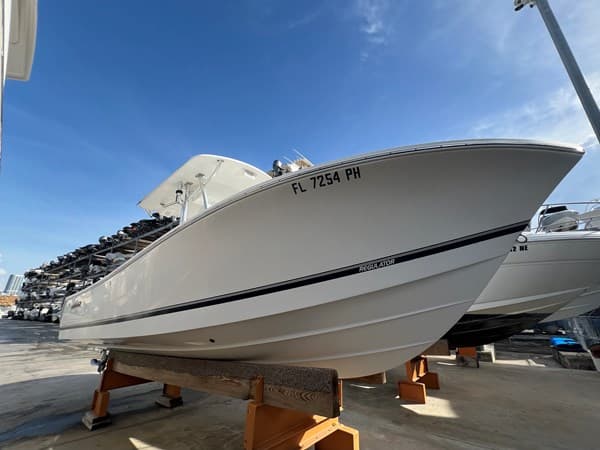 2012 REGULATOR 24 FORWARD SEATING