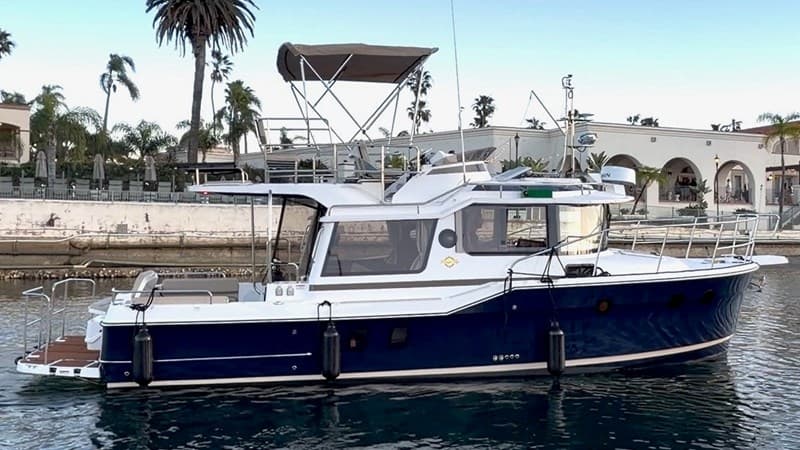 2025 RANGER TUGS R-29