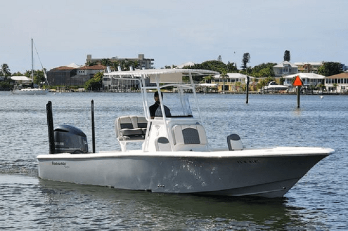 2019 TIDEWATER 2500 CAROLINA BAY