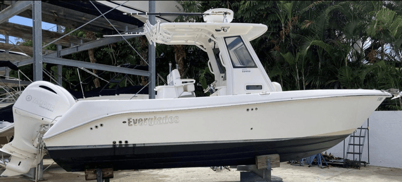 2015 EVERGLADES 255 CENTER CONSOLE