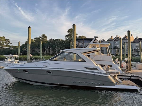 2016 35' REGAL 2016 35 SPORT COUPE